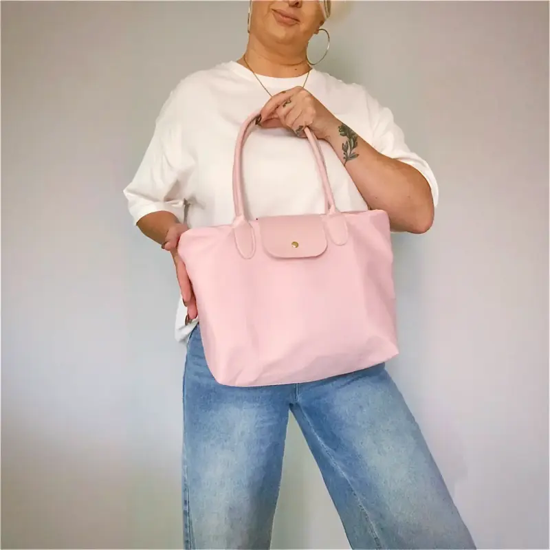 Bolso tote rosa claro elegante y espacioso - 4