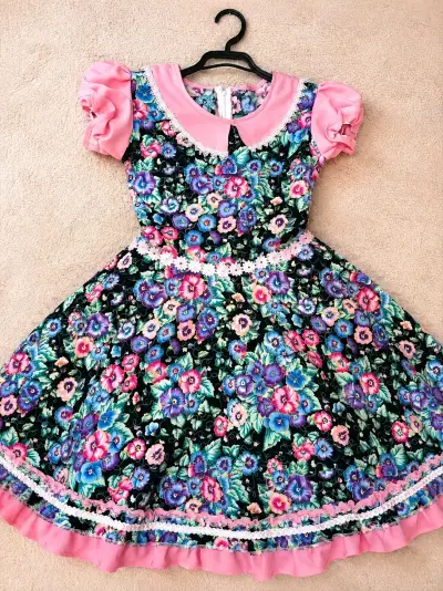 Vestido de niña floral con volantes - miniatura 2