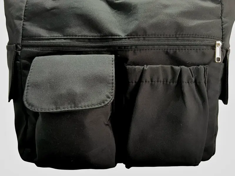 Tote bag negro con múltiples bolsillos - 3
