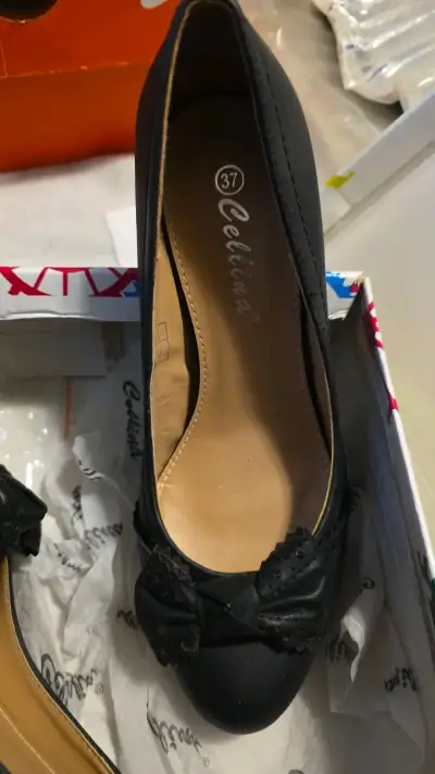 Zapatos de tacón negros con lazo Celine talla 37 - miniatura 2