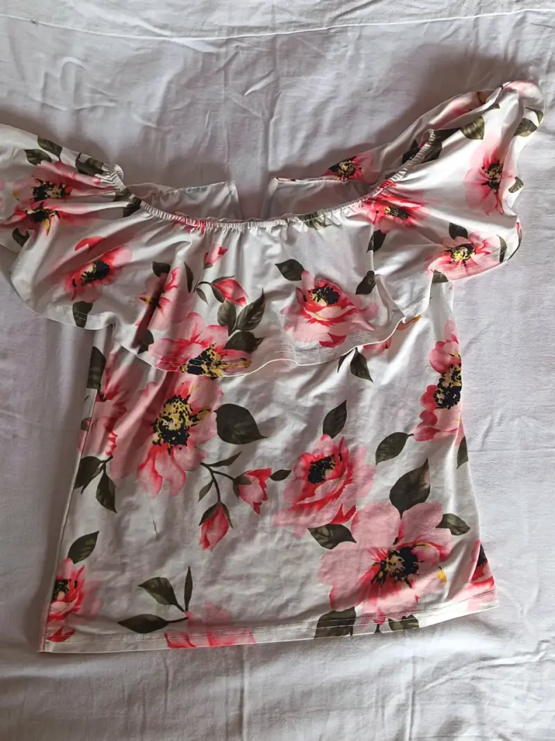 Blusa floral con hombros descubiertos - 2