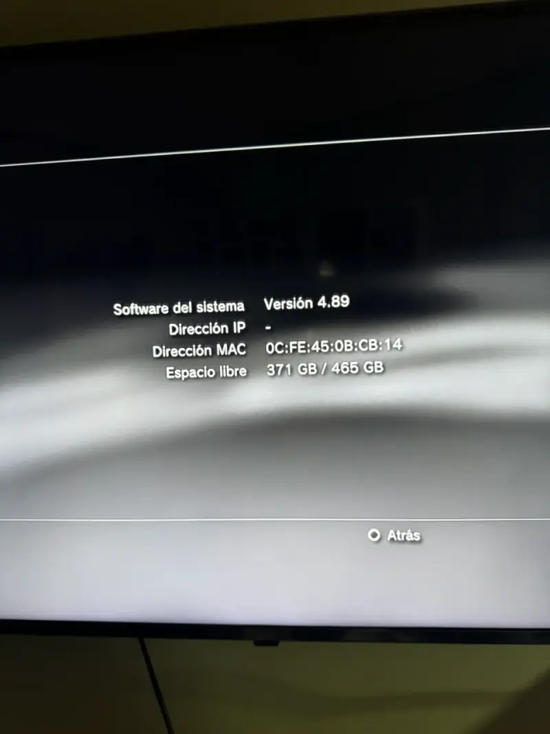 Consola PS3 con dos controles y juego - 2