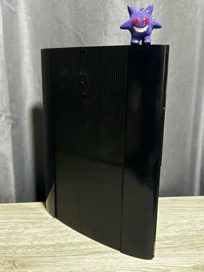 Consola PS3 con dos controles y juego - miniatura 5