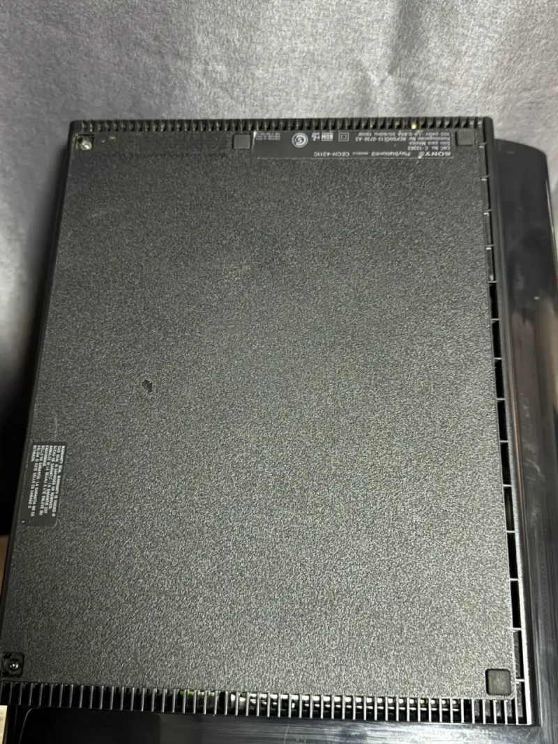 Consola PS3 con dos controles y juego - 6