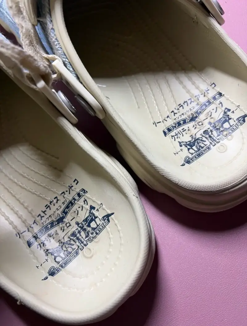 Zuecos Levi's de Tela Azul Claro - 4