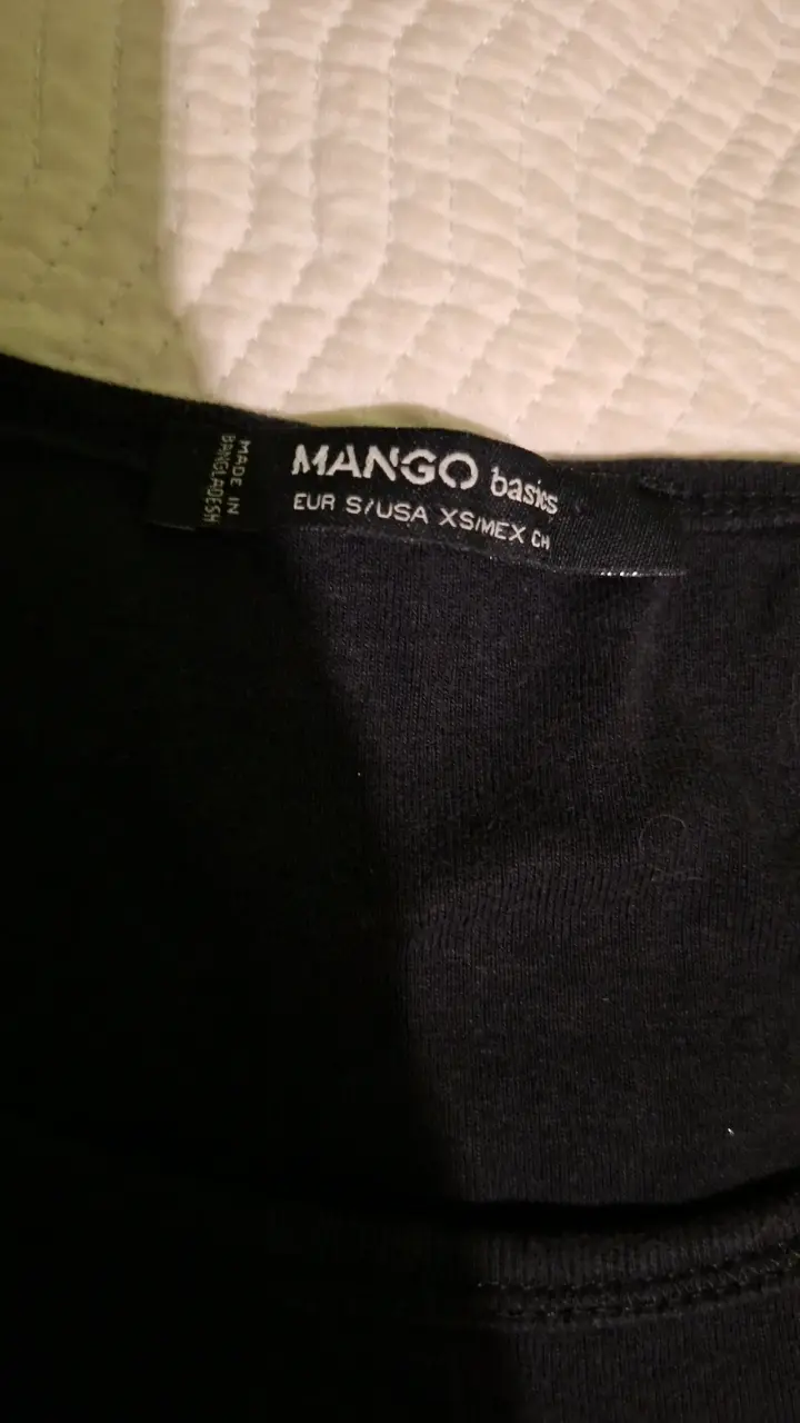 Polera negra de mujer Mango Basics - 2