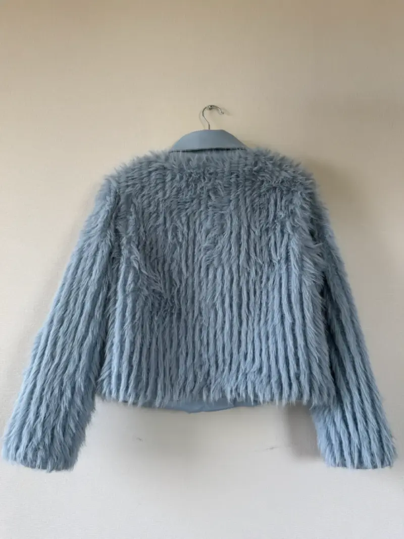 Chaqueta de piel sintética celeste con cinturón - 4