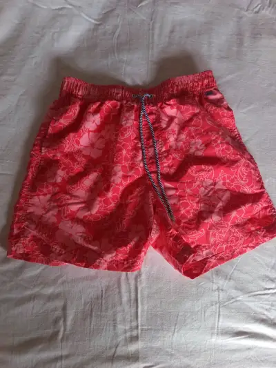Shorts de baño rojos con estampado floral - miniatura 1
