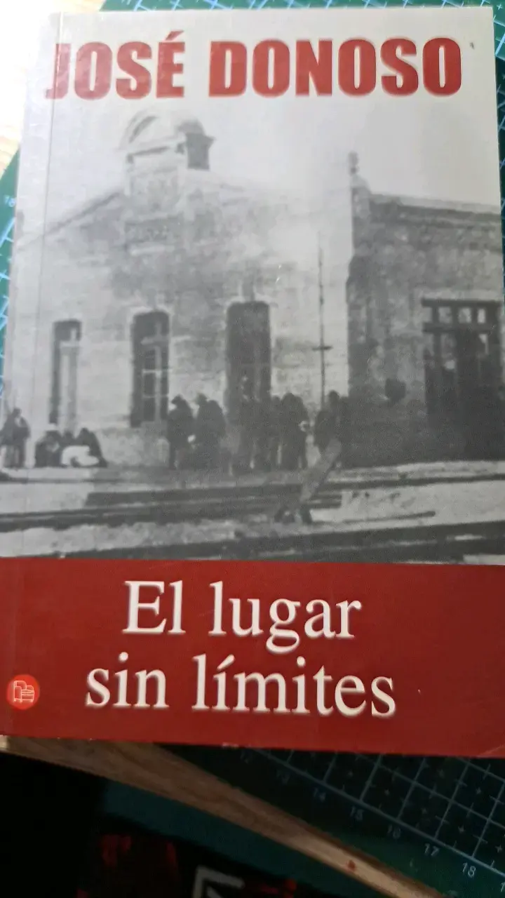 Libro Escolar 'El lugar sin límites' J. Donoso - 1