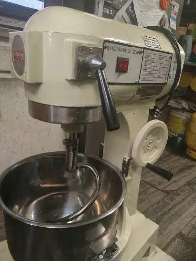 Batidora industrial de 20 litros Maigas - miniatura 1