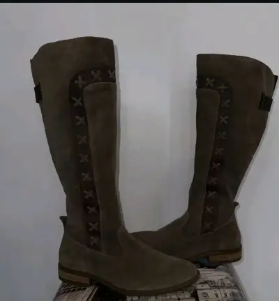 Botas altas de cuero  Born con diseño cruzado - miniatura 4