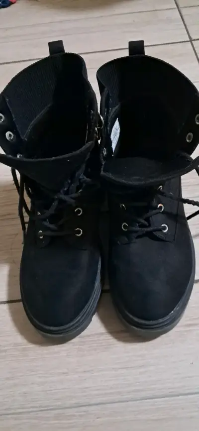Botas negras de lona con suela gruesa - miniatura 1