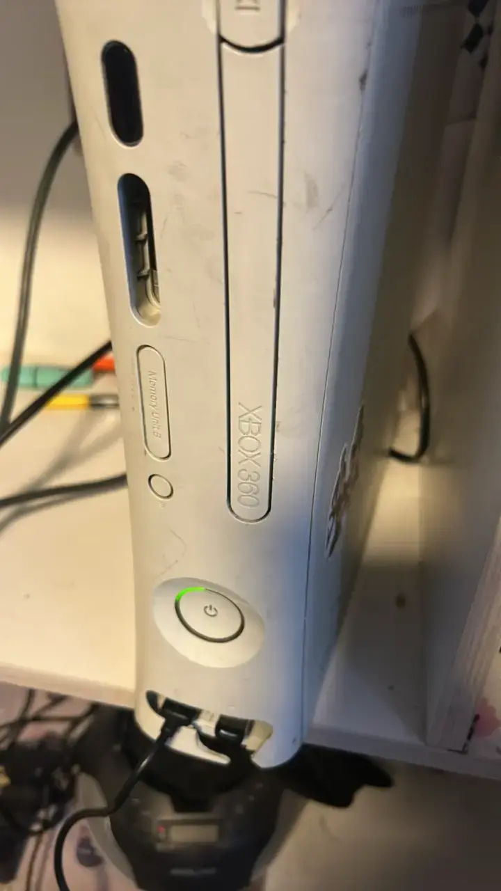 Consola Xbox 360 con juego Mortal Kombat - 2