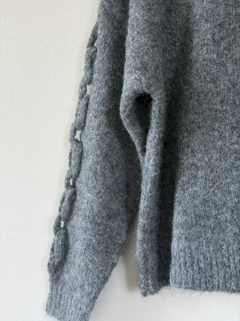Suéter  gris con diseño trenzado viadonna - 3