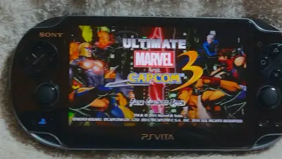 Consola portátil Sony PS Vita con juego Marvel vs Capcom 3 - miniatura 3