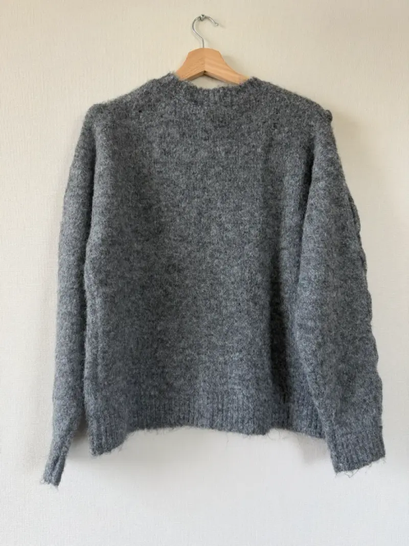 Suéter  gris con diseño trenzado viadonna - 5