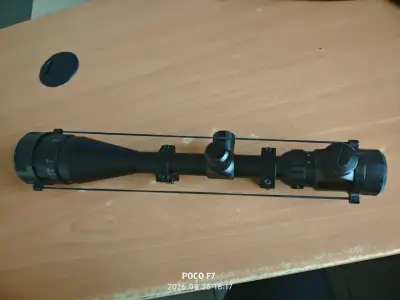Mira telescópica con retícula iluminada - miniatura 2