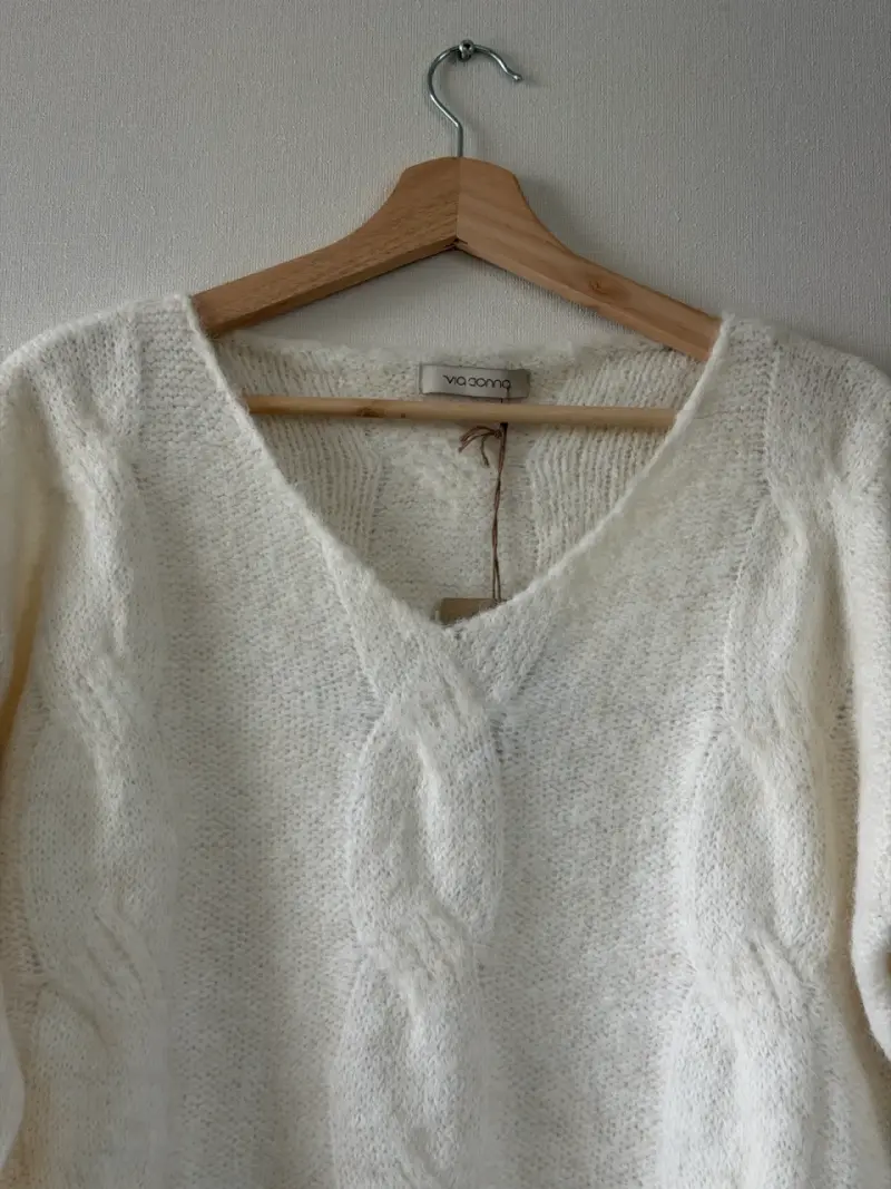 Suéter beige con diseño trenzado - 2