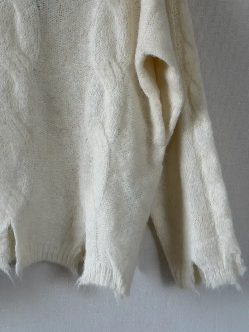 Suéter beige con diseño trenzado - 4