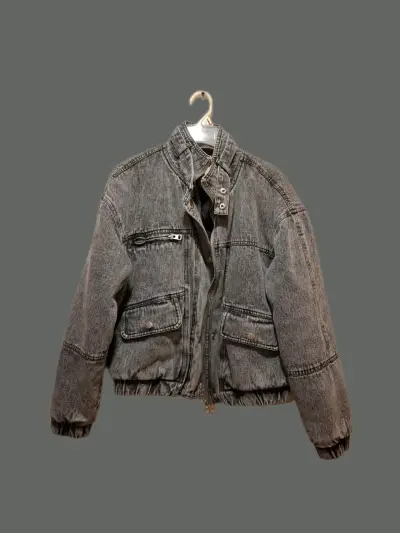 Chaqueta de mezclilla gris con bolsillos - miniatura 1