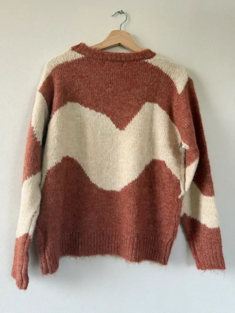 Suéter con diseño ondulado y lentejuelas - 3