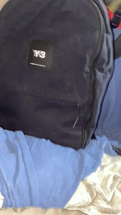 Mochila negra Y-3 de diseño moderno - miniatura 1