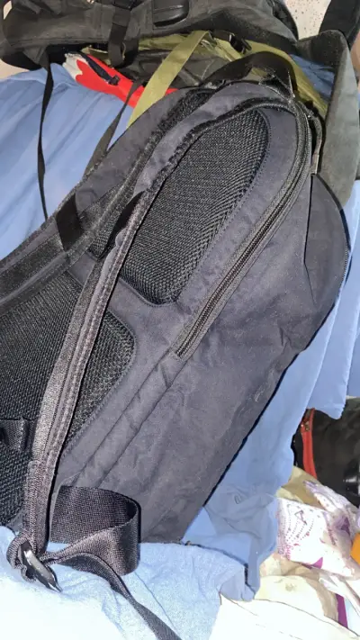Mochila negra Y-3 de diseño moderno - miniatura 4