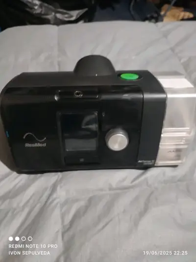 Máquina CPAP ResMed AirSense 10 con accesorios - miniatura 5