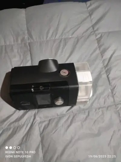 Máquina CPAP ResMed AirSense 10 con accesorios - miniatura 6