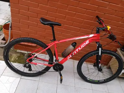 Bicicleta de montaña Altitude roja con suspensión - miniatura 1
