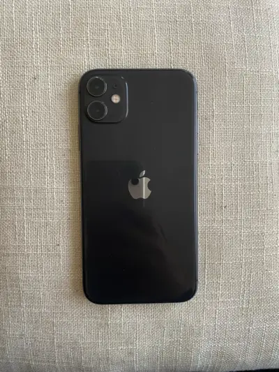 iPhone 11 en buen estado color negro - miniatura 1