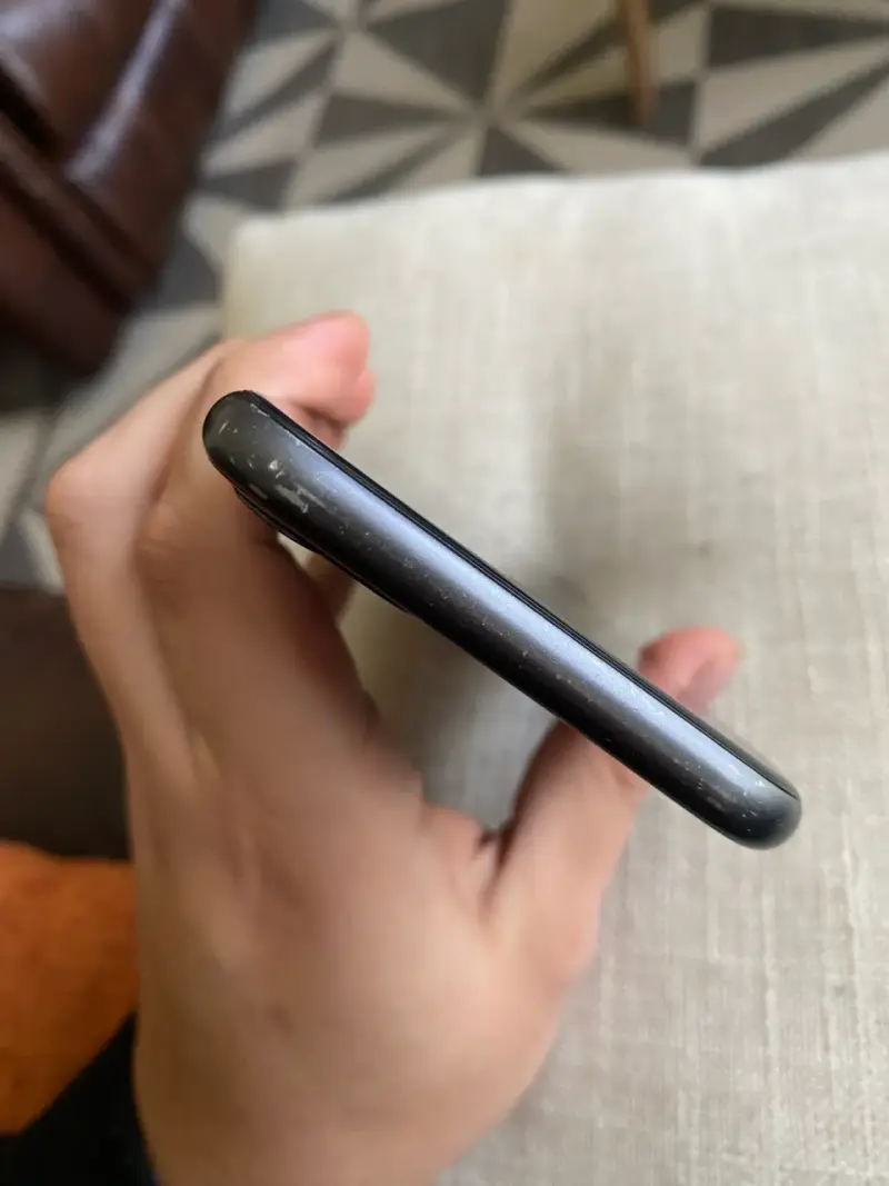 iPhone 11 en buen estado color negro - 3