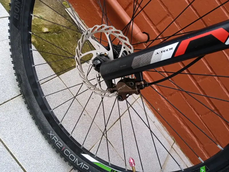 Bicicleta de montaña Altitude roja con suspensión - 3