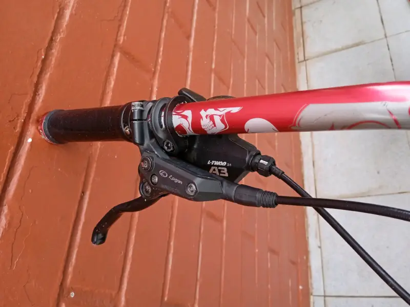 Bicicleta de montaña Altitude roja con suspensión - 4