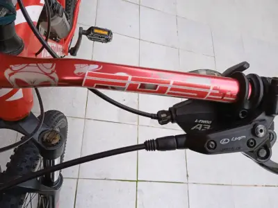 Bicicleta de montaña Altitude roja con suspensión - miniatura 6