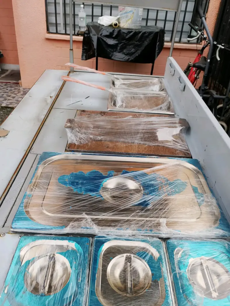 Carro de Comida Rápida con Plancha y Compartimentos - 2