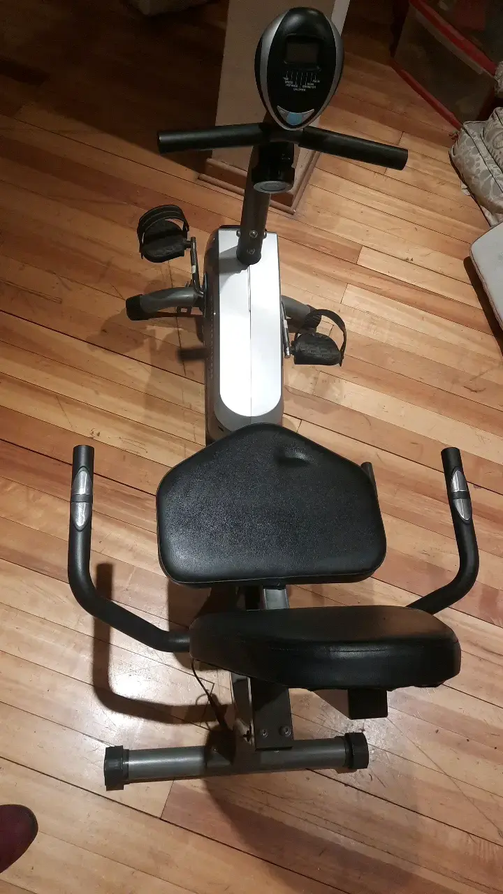 Bicicleta Estática Ultimate Fitness con Monitor - 2