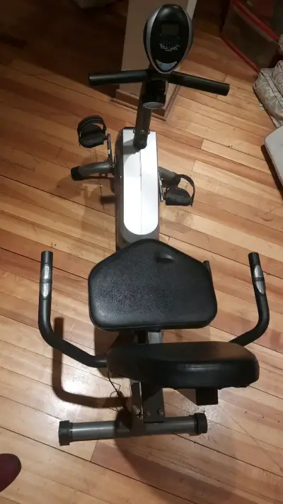 Bicicleta Estática Ultimate Fitness con Monitor - miniatura 2