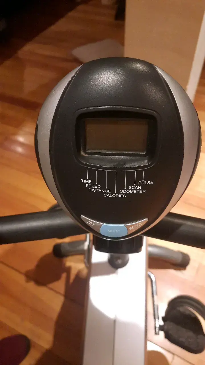 Bicicleta Estática Ultimate Fitness con Monitor - 4