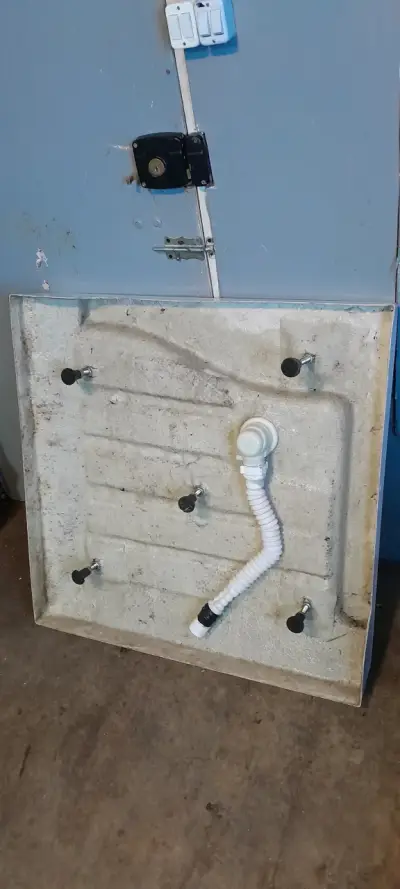 Receptor de ducha cuadrado blanco con desagüe - miniatura 3