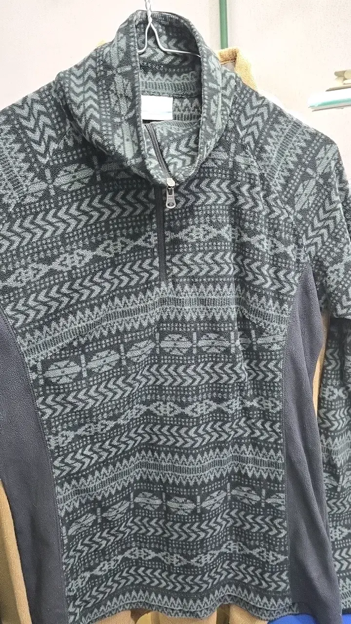 Polerón de lana con diseño geométrico gris - 1