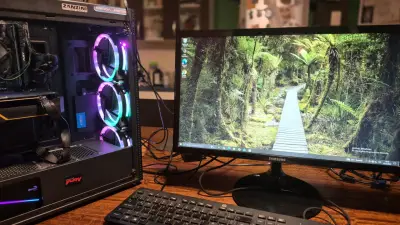 PC Gamer con Monitor Samsung - miniatura 1
