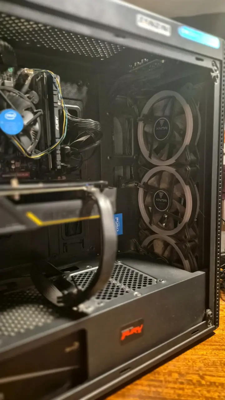 PC Gamer con Monitor Samsung - 3