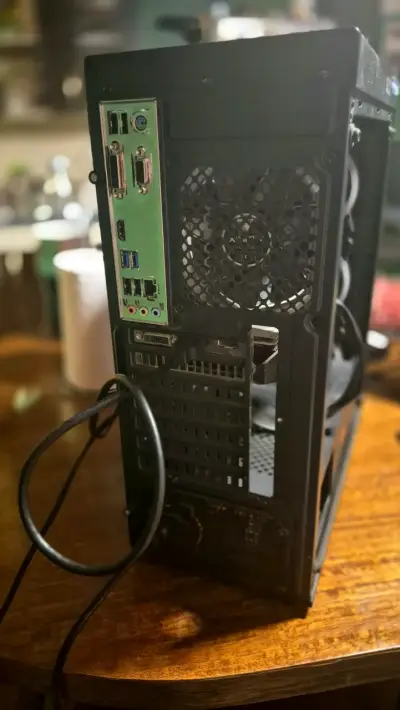PC Gamer con Monitor Samsung - miniatura 4