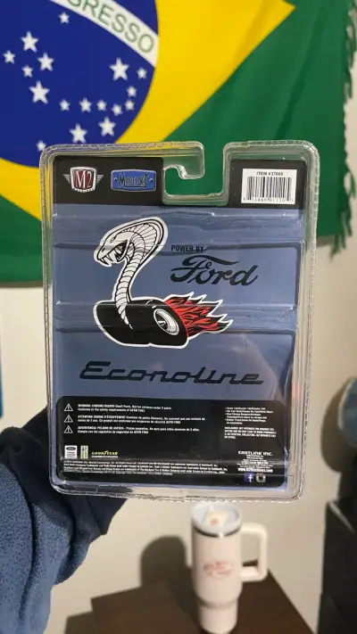 Modelo a escala Ford Econoline 1965 con accesorios - miniatura 4