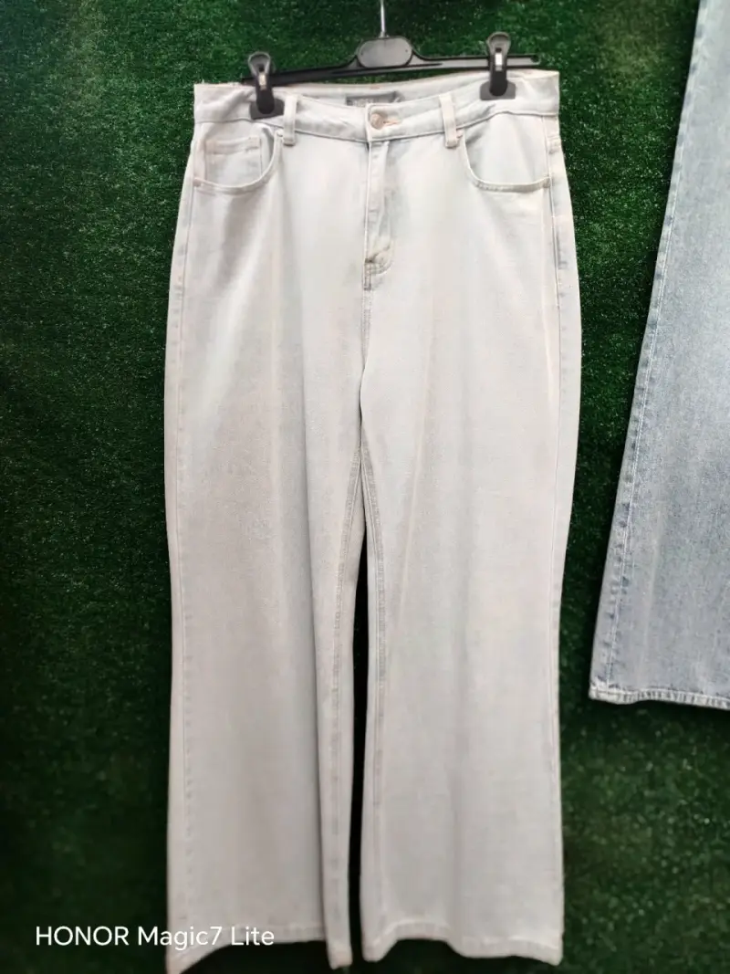 Jeans de mezclilla desgastados para mujer - 4