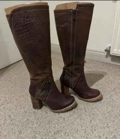 Botas de cuero marrón con tacón alto - miniatura 2