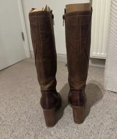 Botas de cuero marrón con tacón alto - miniatura 3