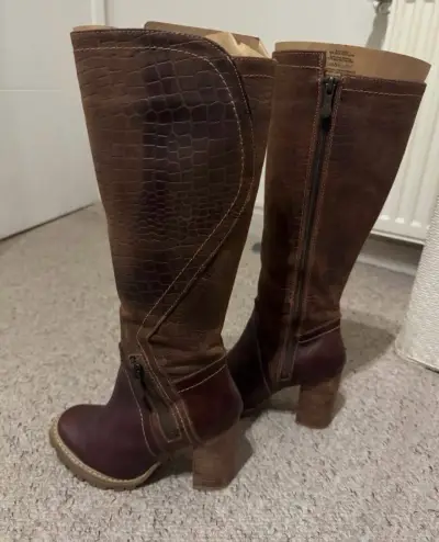 Botas de cuero marrón con tacón alto - miniatura 4