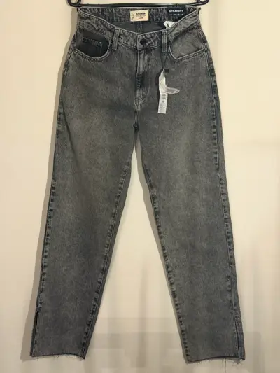 Jeans grises rectos de mezclilla para mujer - miniatura 1
